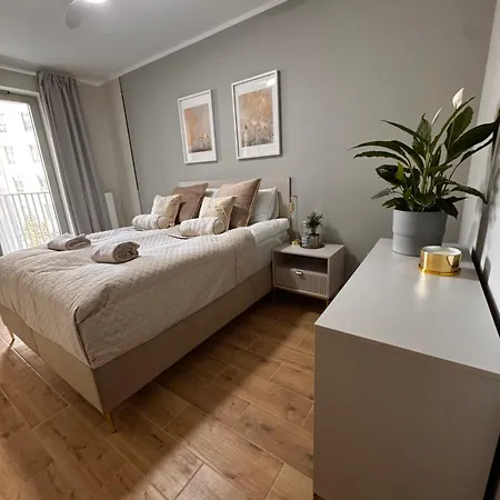 Zurawie Apartment *