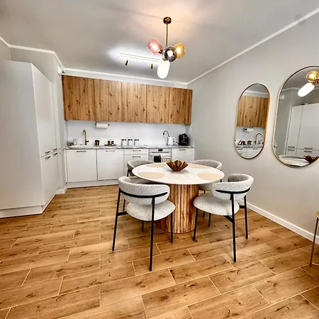 Zurawie Apartment *